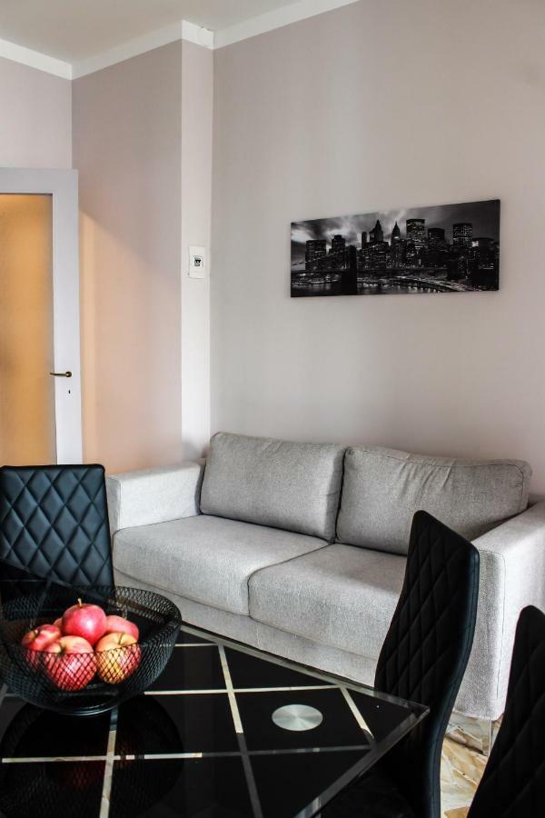 Giolitti Luxury Apartment Cuneo Bagian luar foto